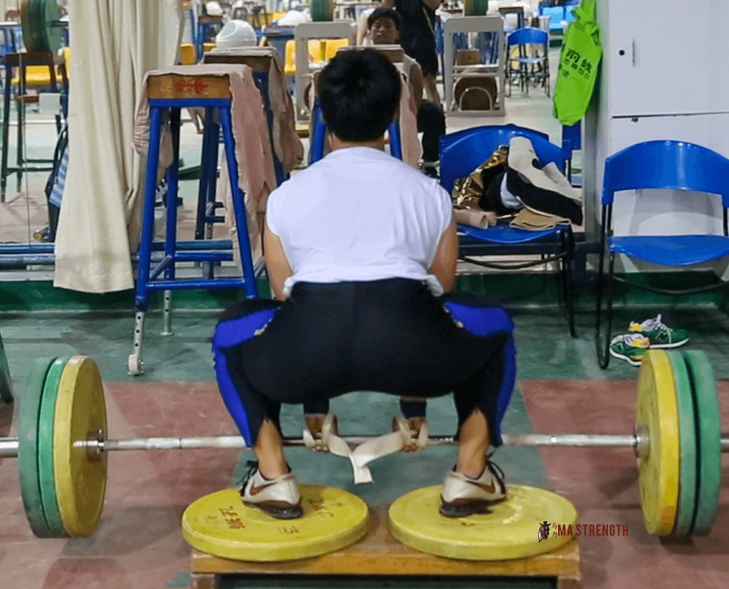 https://chineseweightlifting.com/wp-content/uploads/2020/11/Sumo-Clean-Deadlift-1024x827.png
